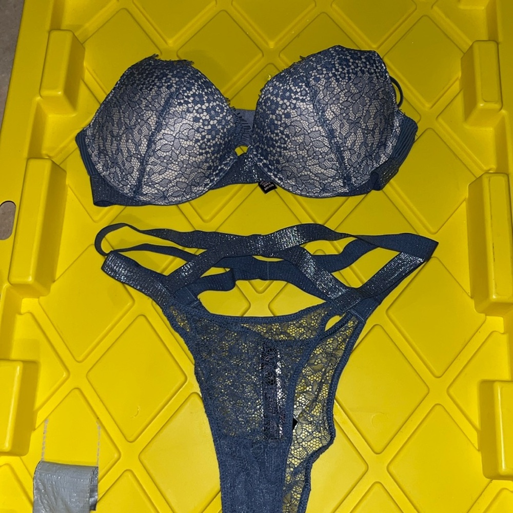 NWT VICTORIAS SECRET 32C push up SMALL panty set!